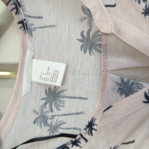 2 H&M tops - Picture 5 of 5